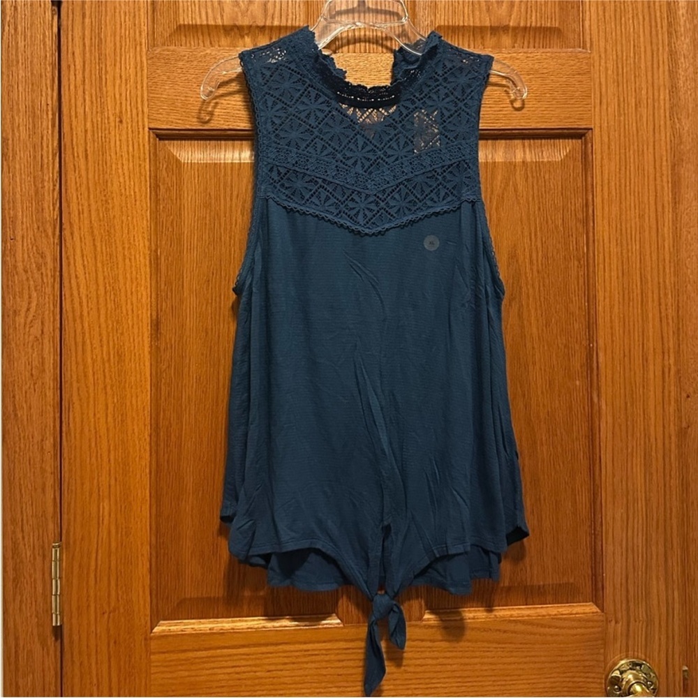 NWT Sleeveless Lace Detail Top